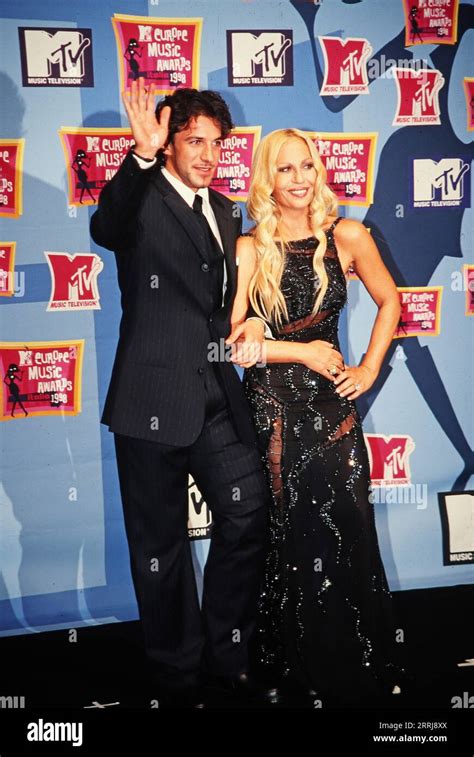 facebook versace peppe|MTV EMAs, quando Alessandro Del Piero e Donatella .